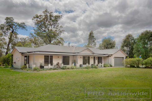 11 Bower Bird Close, VACY NSW 2421
