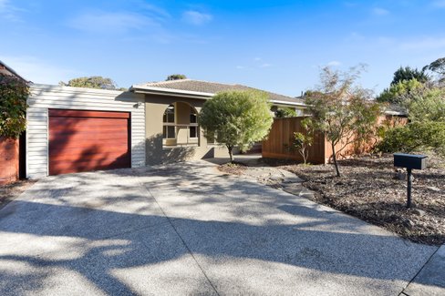 11 Burlington Crescent Wantirna 3152