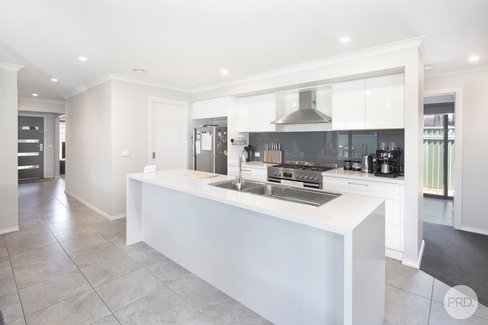 11 Caviar Court, MINERS REST