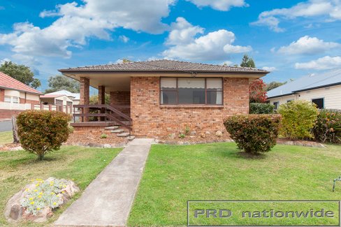 11 Charles St, EAST MAITLAND NSW 2323