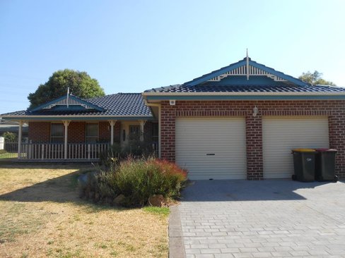 11 Cobb & Co Circuit, TAMWORTH NSW 2340