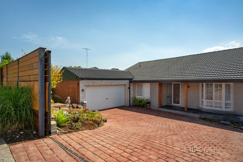 11 Crana Grove Greensborough 3088