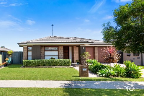 11 Crossley Avenue, GLENMORE PARK
