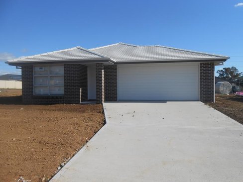 11 Explorers Way, TAMWORTH NSW 2340