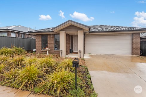 11 Fitzgerald Road, HUNTLY VIC 3551