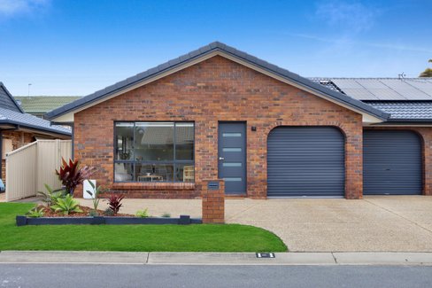 1/1 Flora Close, Burleigh Waters QLD 4220
