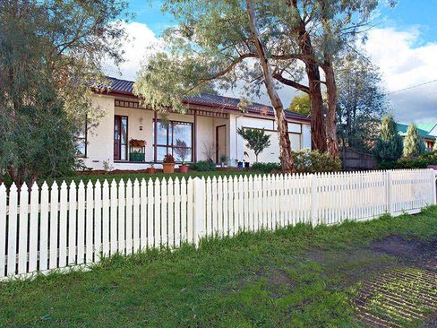 11 Frances Avenue Yarra Glen 3775