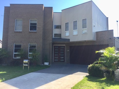 11 Gallinulia Place, GLENMORE PARK NSW 2745