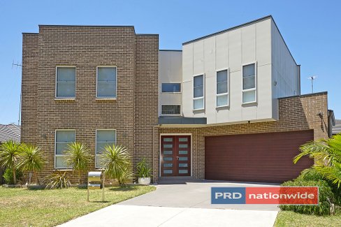 11 Gallinulla Place, GLENMORE PARK NSW 2745