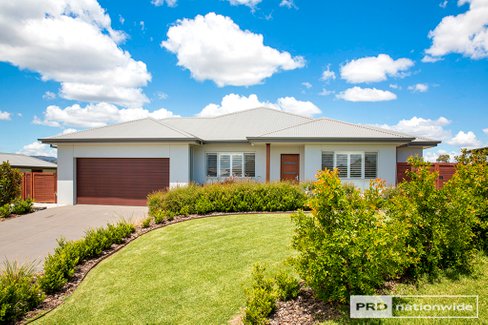 11 Galloway Place, TAMWORTH NSW 2340