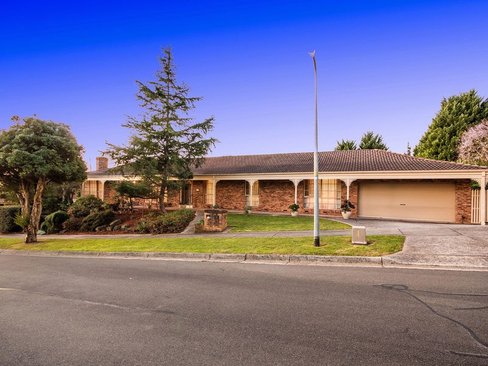 11 Greenbank Drive Mooroolbark 3138