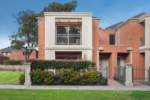 11 Gumleaf Lane Mitcham 3132