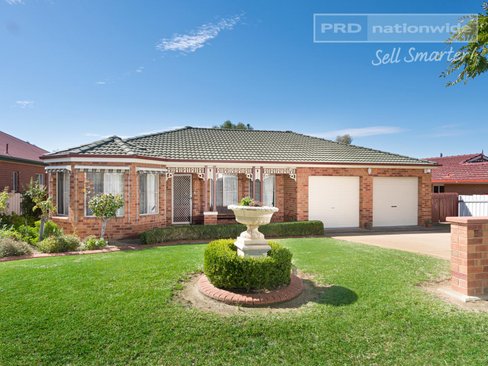 11 Hargrave Avenue, LLOYD NSW 2650