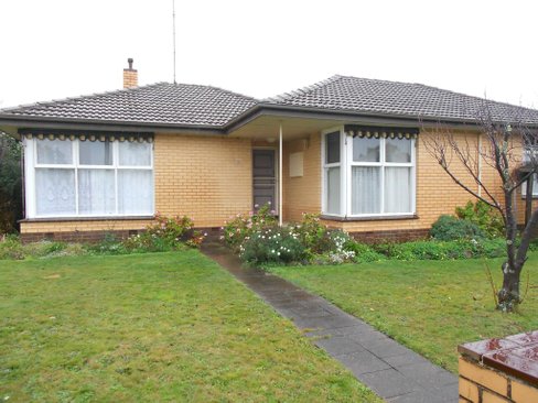 11 Harrow Street, WENDOUREE VIC 3355
