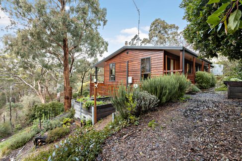 11 Heath Avenue Hepburn 3461