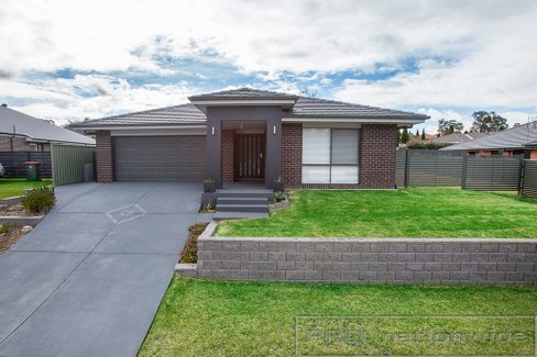 11 Hinchinbrook Close, ASHTONFIELD NSW 2323