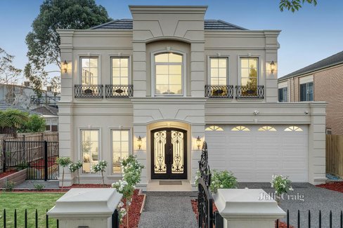 11 Jordan Grove Glen Waverley 3150