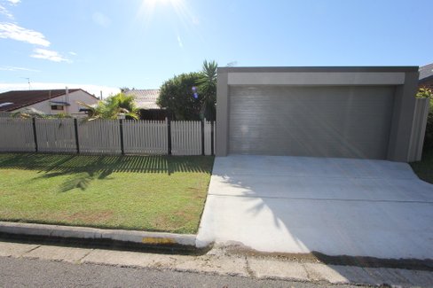 11 Kallaroo Crescent, ASHMORE QLD 4214