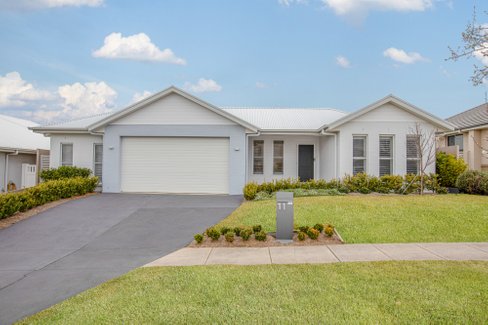 11 Kinnavane Road, NORTH ROTHBURY NSW 2335