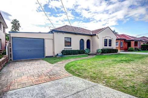 11 Lakeside Avenue, MONTEREY NSW 2217