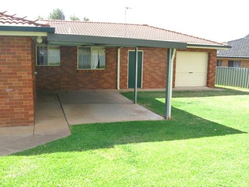 11 Lavender Place, LAKE ALBERT NSW 2650