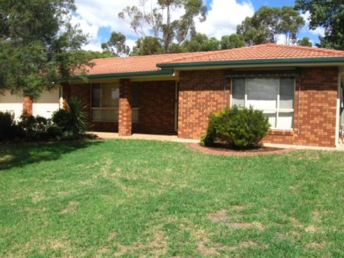 11 Lavender Place, LAKE ALBERT NSW 2650