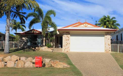 11 Lighthouse Drive, BOYNE ISLAND QLD 4680