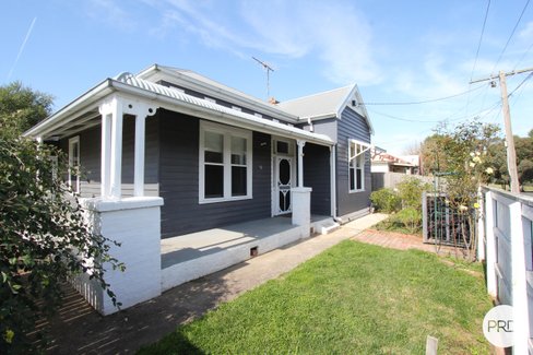 11 Linaker Street, GOLDEN POINT VIC 3350