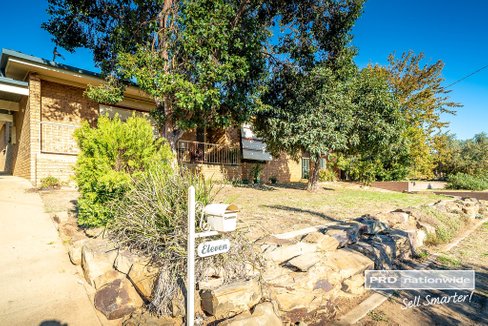 11 Malaya Drive, TOLLAND NSW 2650
