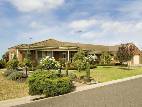 11 Malinda Crescent Bell Park 3215