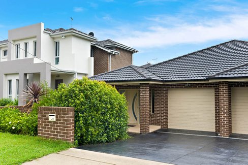 11 Matthews Avenue, EAST HILLS NSW 2213