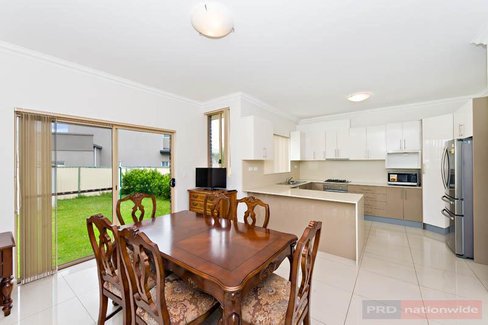 11 Matthews Avenue, EAST HILLS NSW 2213