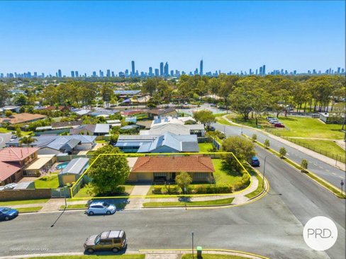 11 Mediterranean Drive, BENOWA QLD 4217