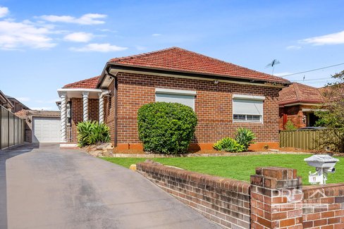 11 Moya Crescent, KINGSGROVE NSW 2208