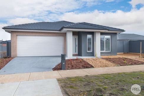 11 Mullingar Drive, ALFREDTON VIC 3350