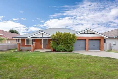 11 Nathan Place, KOORINGAL NSW 2650