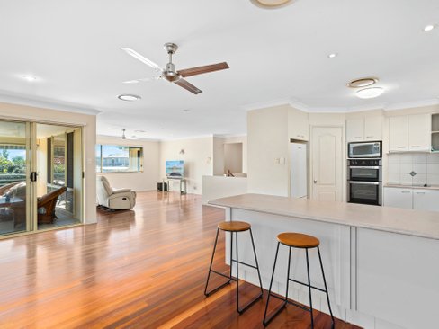 11 Numalla Court, ELANORA QLD 4221