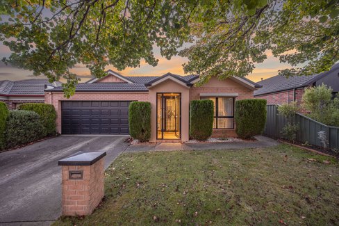 11 Parbury Avenue, LAKE GARDENS VIC 3355