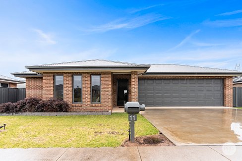 11 Parkview Boulevard, HUNTLY VIC 3551