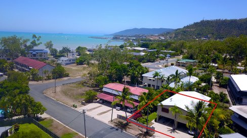 11 Pleasant Drive, CANNONVALE QLD 4802