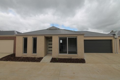 11 Pozieres Place, SEBASTOPOL VIC 3356