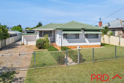 11 Preston Avenue, TAMWORTH NSW 2340