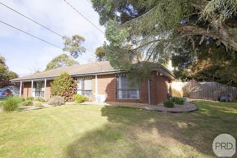 11 Rathkeale Avenue, MOUNT HELEN VIC 3350