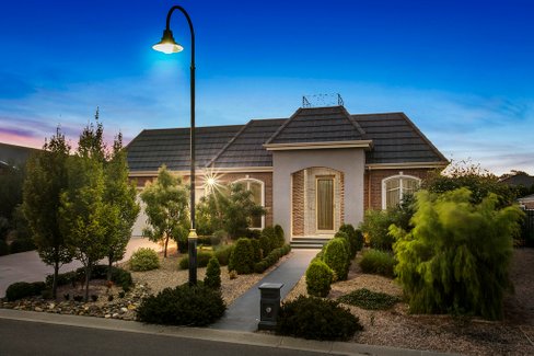 11 Rathlin Avenue, JUNORTOUN VIC 3551