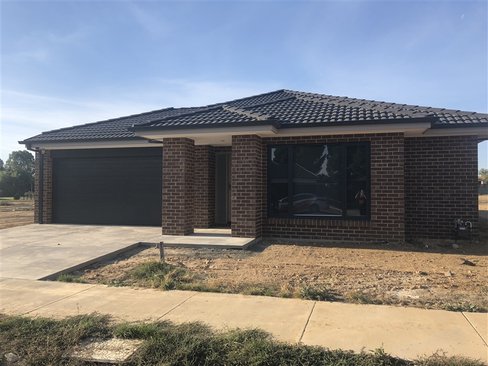 11 Rheola Drive, WHITE HILLS VIC 3550