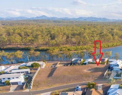 11 Richard Street, BOYNE ISLAND QLD 4680