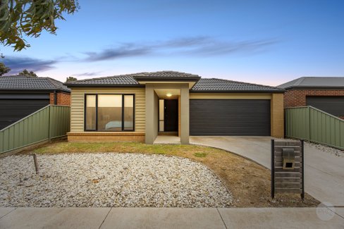 11 Sanctuary Boulevard, MAIDEN GULLY VIC 3551