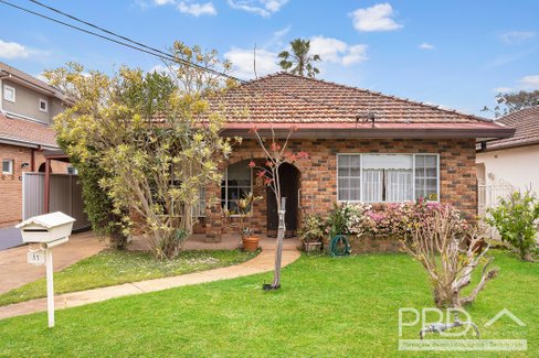 11 Scarborough Street, MONTEREY