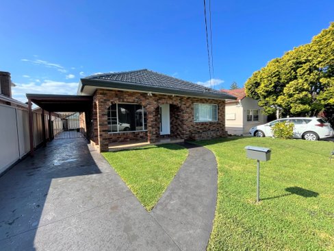 11 Scarborough Street, MONTEREY NSW 2217