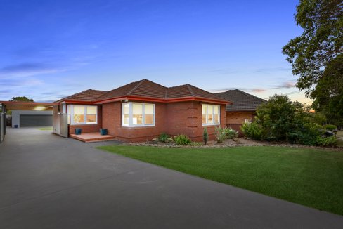 11 St Elmo Parade, KINGSGROVE NSW 2208